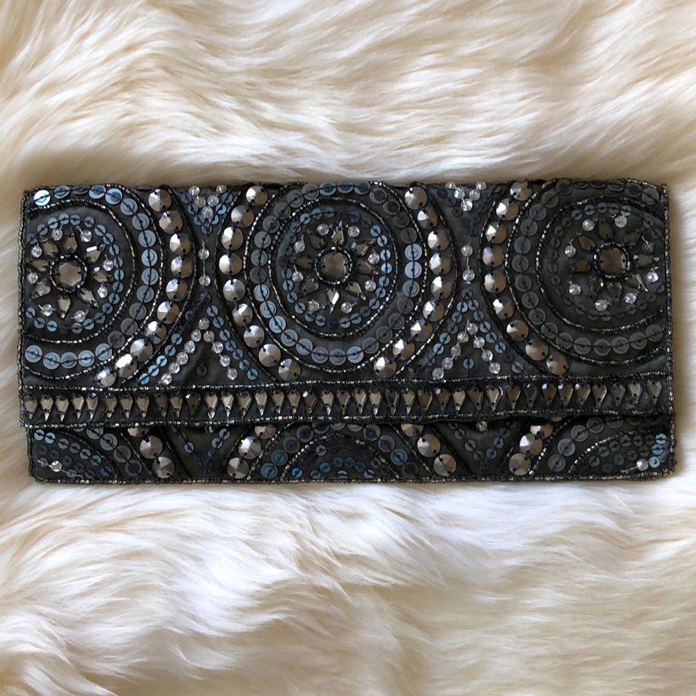Beaded clutch Silver